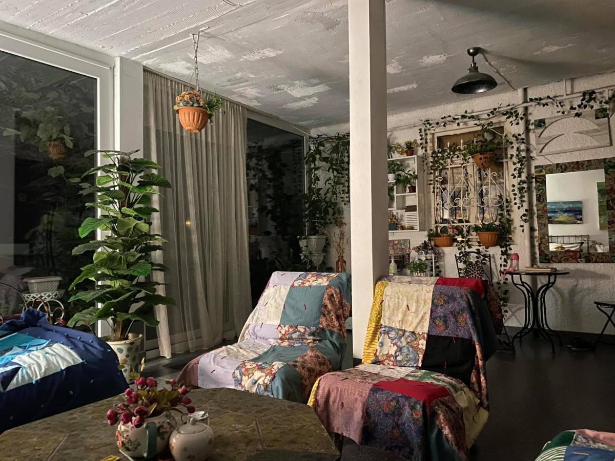 Artist'S House Hotel Tetritskaro Luaran gambar